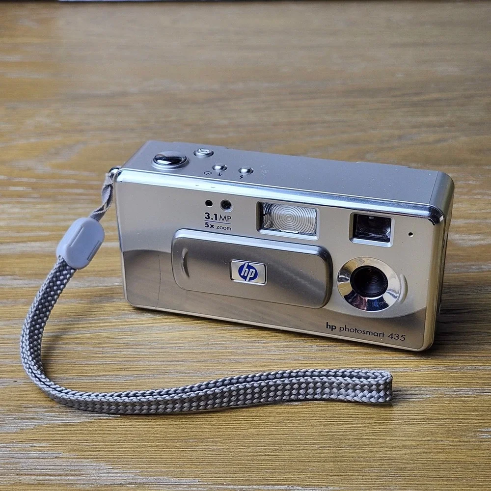 HP Photosmart 435 Digital Camera Silver 3.1MP 5x Zoom PARTS ONLY - UNTESTED